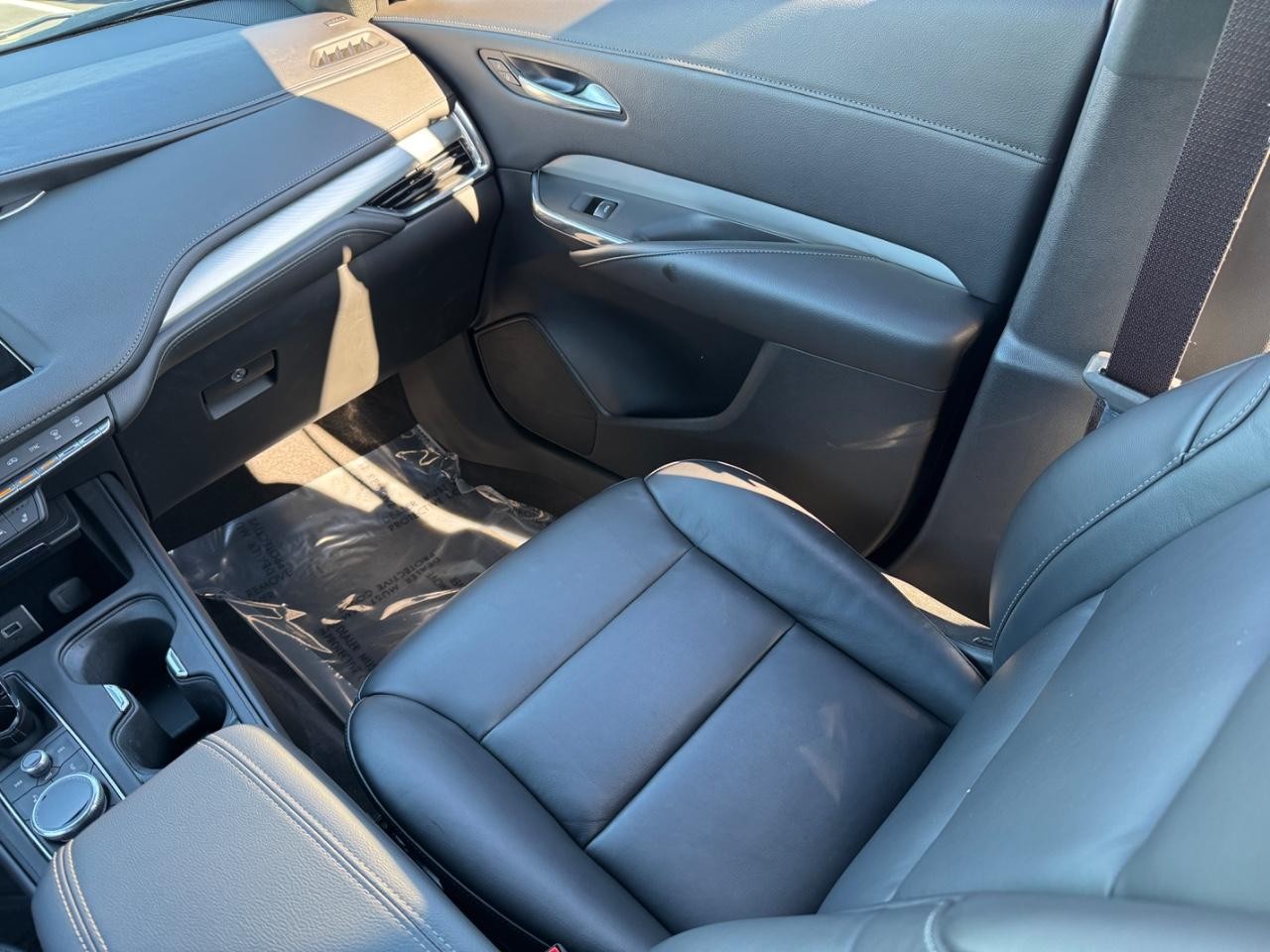 Cadillac XT4 Vehicle Full-screen Gallery Image 17