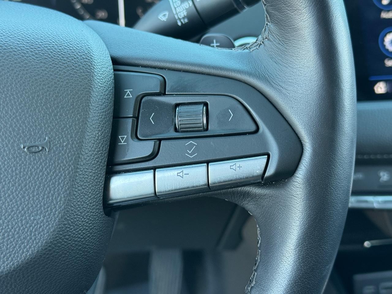 Cadillac XT4 Vehicle Full-screen Gallery Image 31