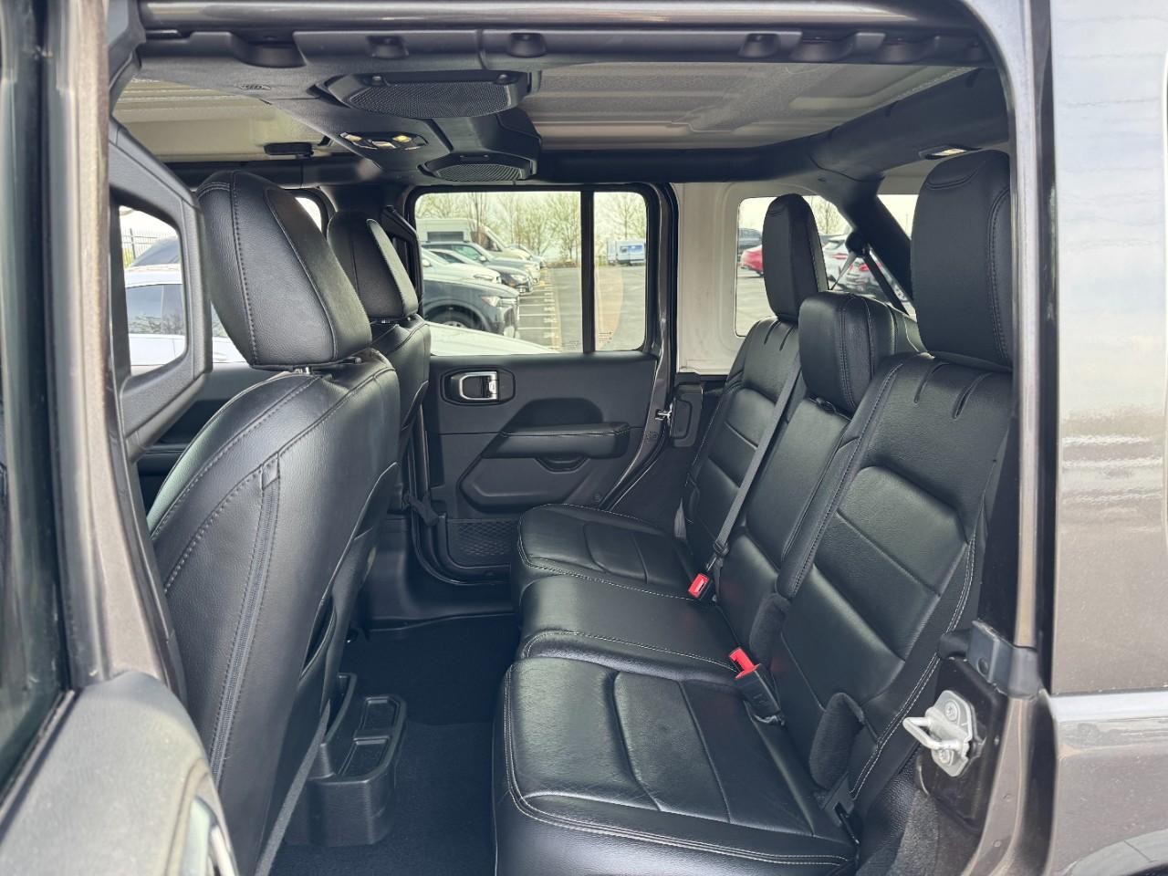 Jeep Wrangler Unlimited Vehicle Full-screen Gallery Image 08