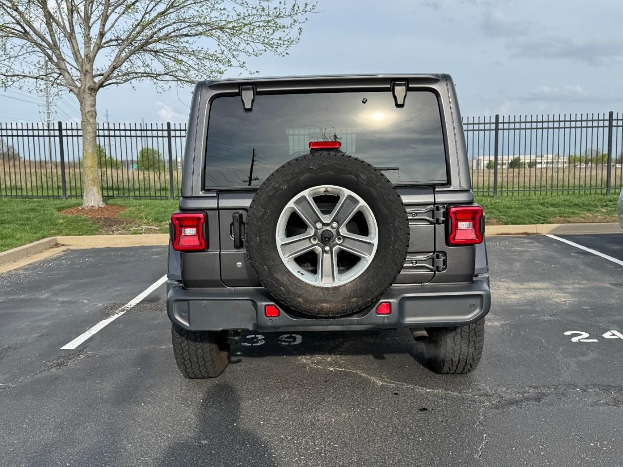 Jeep Wrangler Unlimited Vehicle Full-screen Gallery Image 09