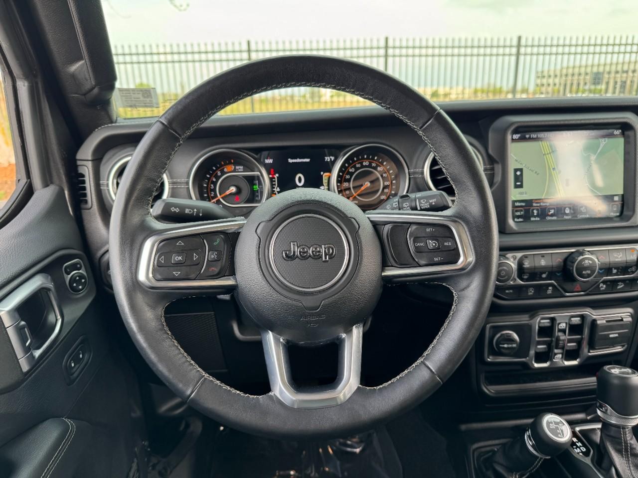 Jeep Wrangler Unlimited Vehicle Full-screen Gallery Image 12