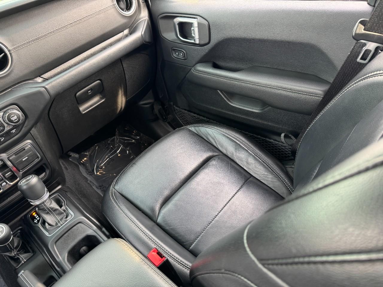 Jeep Wrangler Unlimited Vehicle Full-screen Gallery Image 16