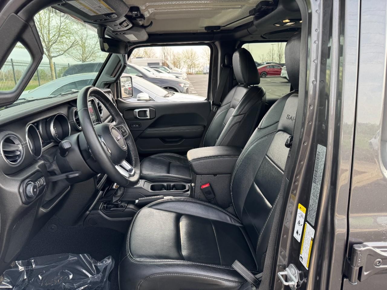 Jeep Wrangler Unlimited Vehicle Full-screen Gallery Image 25