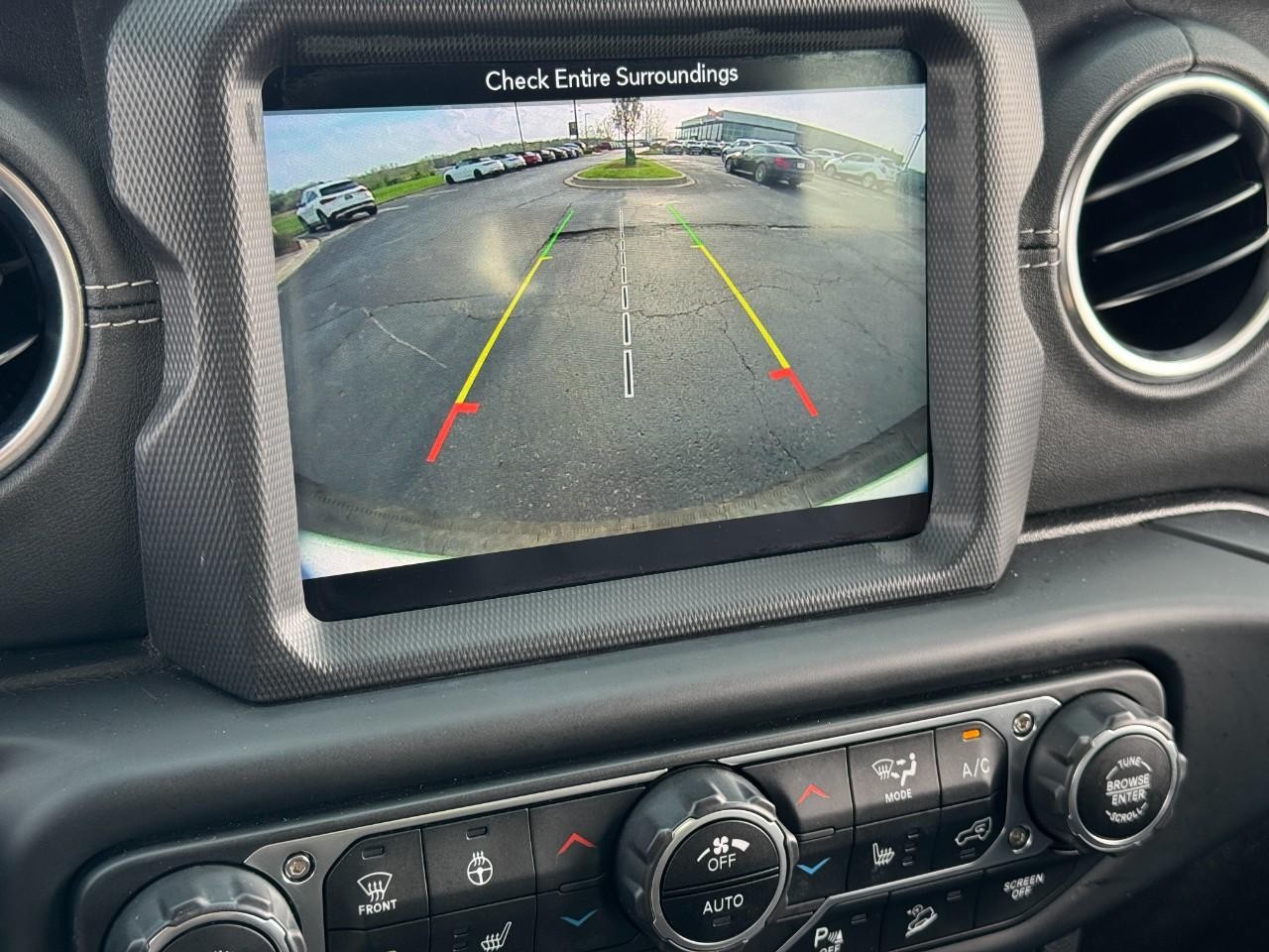 Jeep Wrangler Unlimited Vehicle Full-screen Gallery Image 32