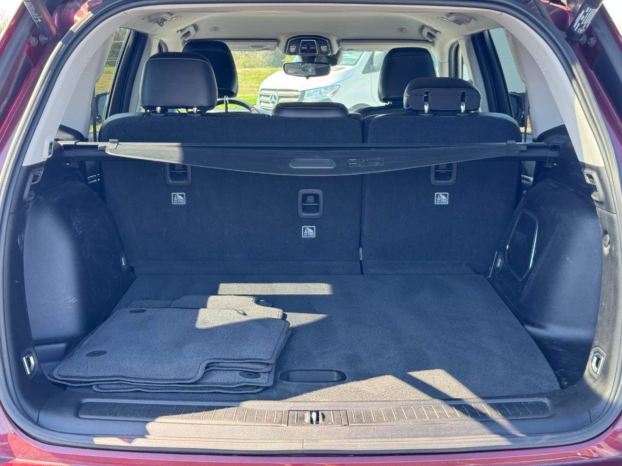 Jeep Grand Cherokee Vehicle Full-screen Gallery Image 4