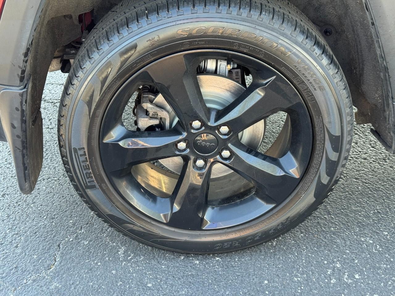 Jeep Grand Cherokee Vehicle Full-screen Gallery Image 7