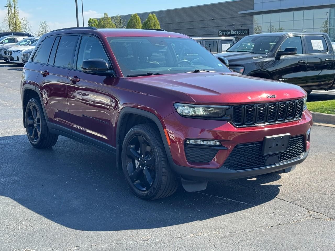 Jeep Grand Cherokee Vehicle Full-screen Gallery Image 8