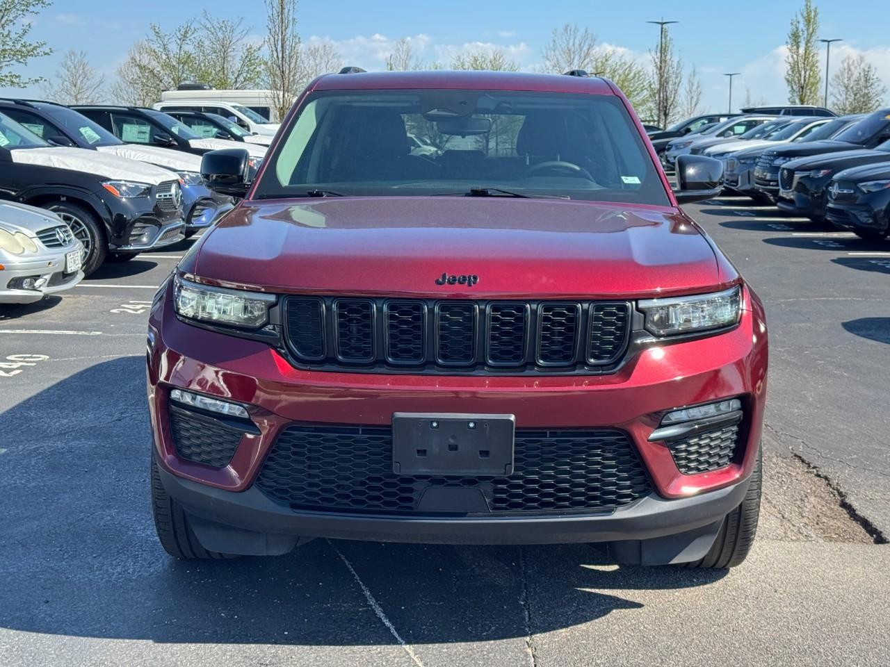Jeep Grand Cherokee Vehicle Full-screen Gallery Image 9