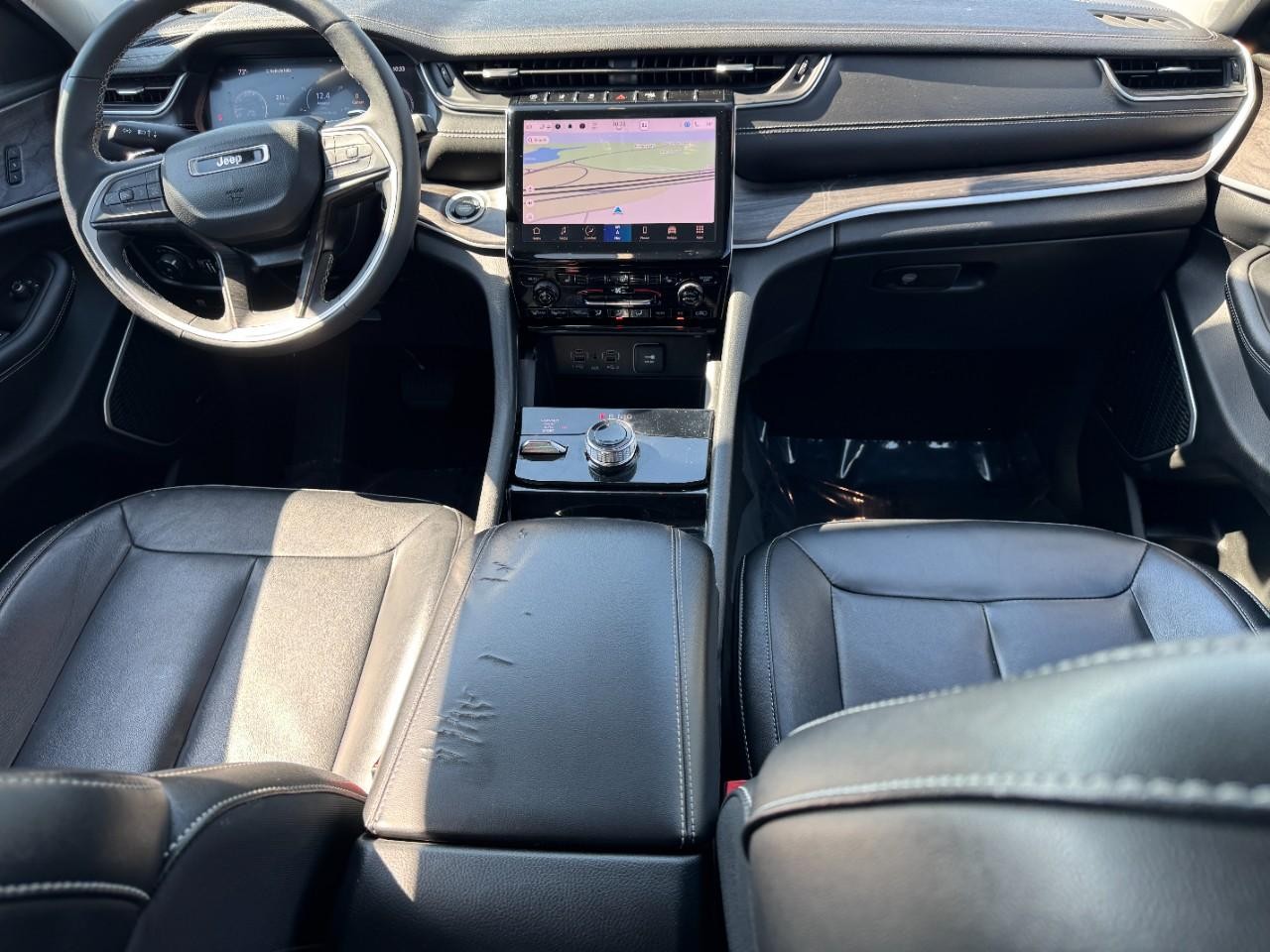 Jeep Grand Cherokee Vehicle Full-screen Gallery Image 14