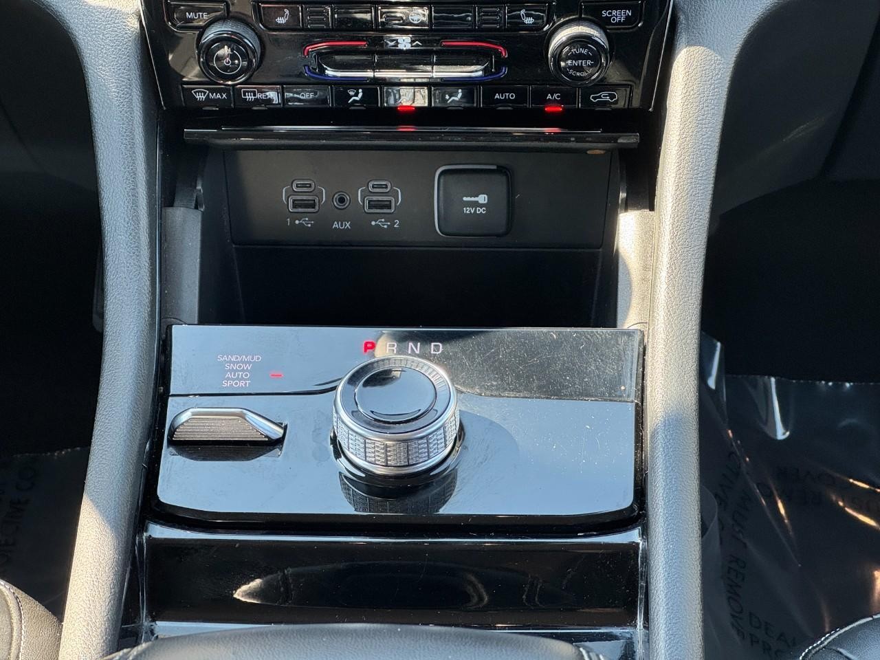 Jeep Grand Cherokee Vehicle Full-screen Gallery Image 17