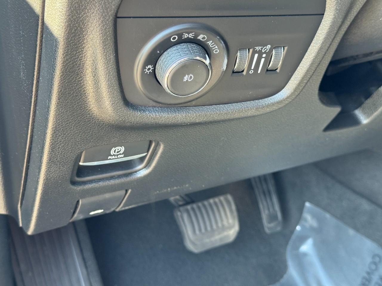 Jeep Grand Cherokee Vehicle Full-screen Gallery Image 20