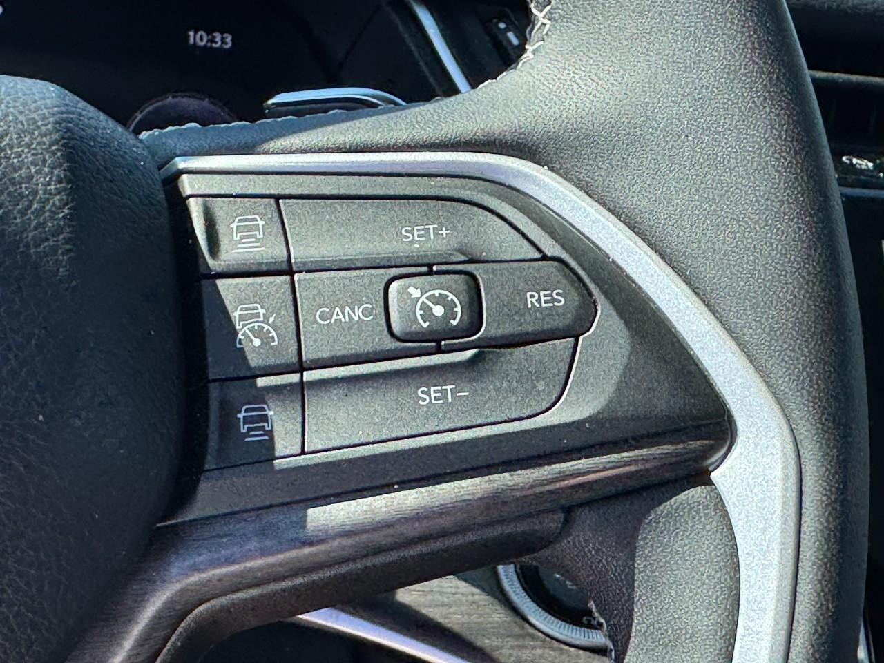 Jeep Grand Cherokee Vehicle Full-screen Gallery Image 22