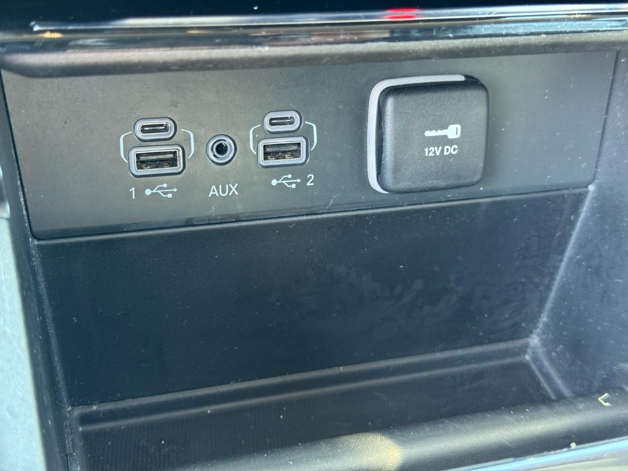 Jeep Grand Cherokee Vehicle Full-screen Gallery Image 26