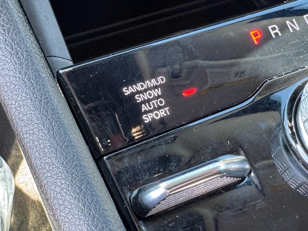 Jeep Grand Cherokee Vehicle Full-screen Gallery Image 28