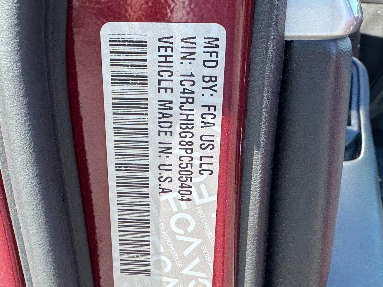 Jeep Grand Cherokee Vehicle Full-screen Gallery Image 34