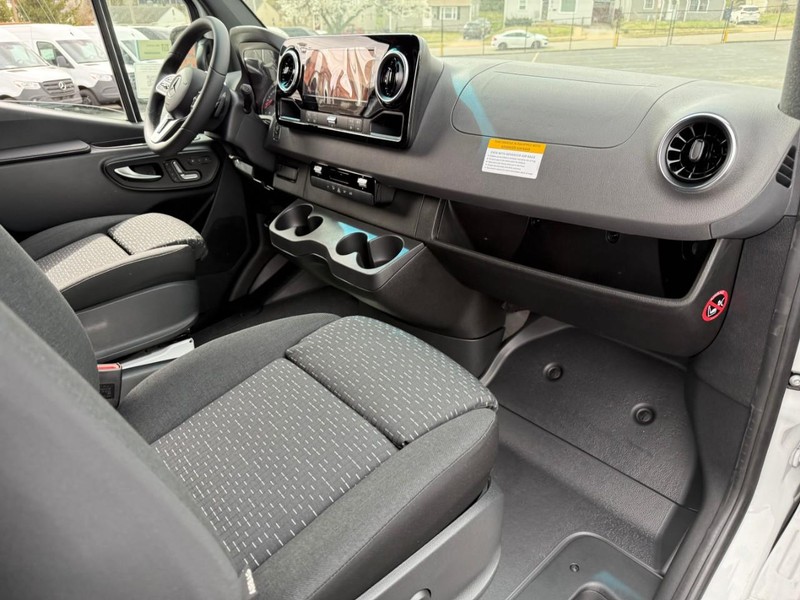 Mercedes-Benz Sprinter Cargo Van Vehicle Full-screen Gallery Image 8