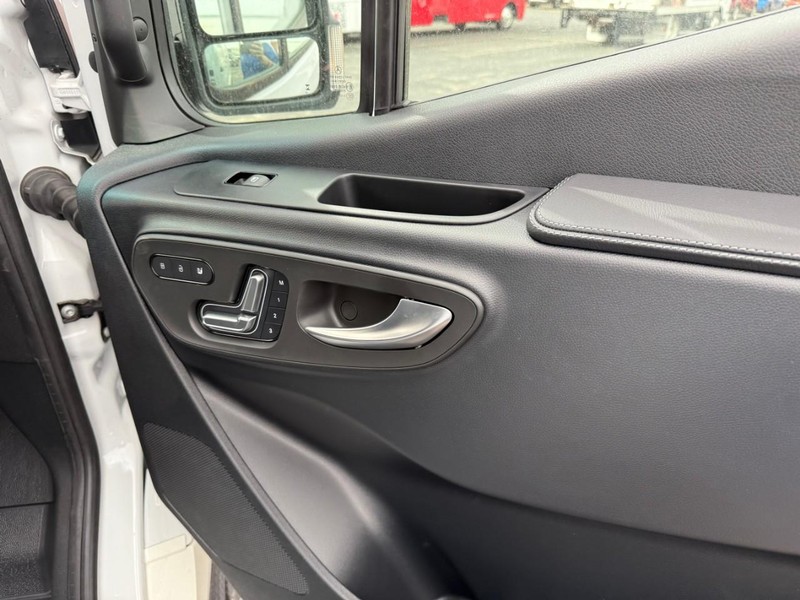 Mercedes-Benz Sprinter Cargo Van Vehicle Full-screen Gallery Image 9