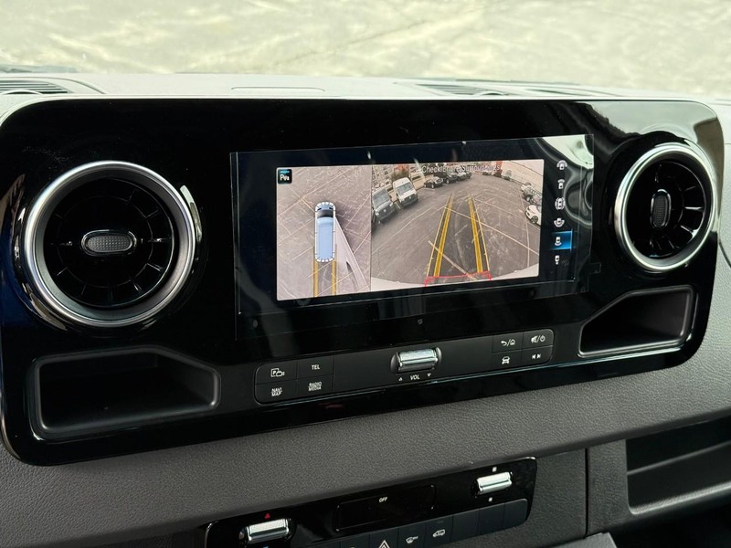 Mercedes-Benz Sprinter Cargo Van Vehicle Full-screen Gallery Image 15