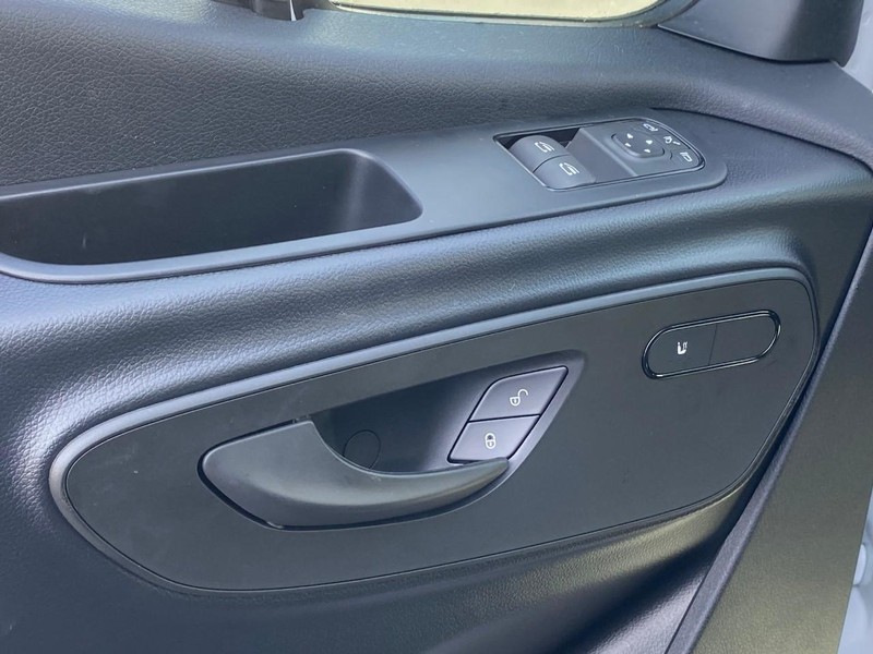 Mercedes-Benz Sprinter Cargo Van Vehicle Full-screen Gallery Image 11