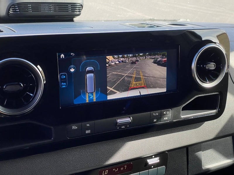 Mercedes-Benz Sprinter Cargo Van Vehicle Full-screen Gallery Image 15