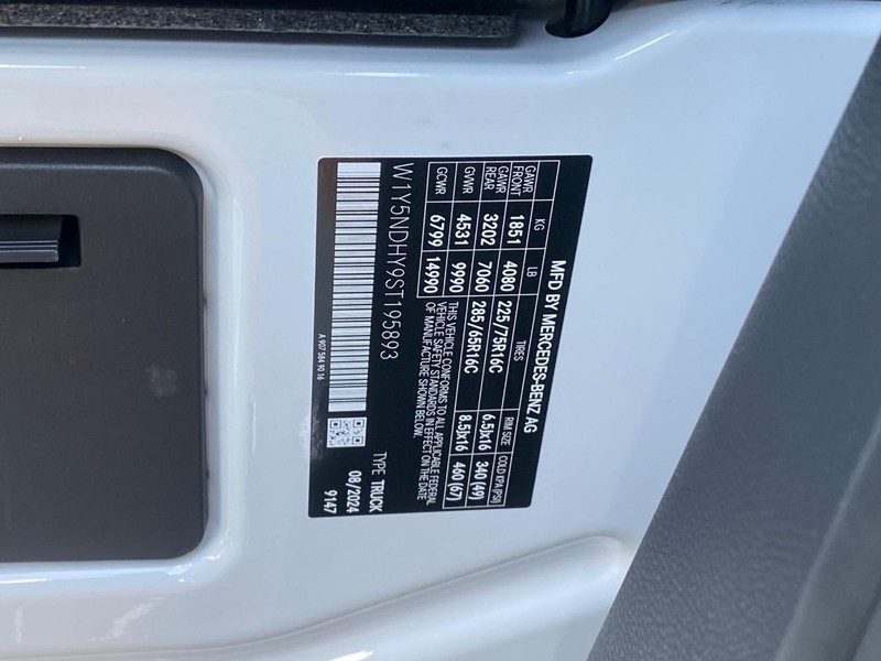 Mercedes-Benz Sprinter Cargo Van Vehicle Full-screen Gallery Image 16