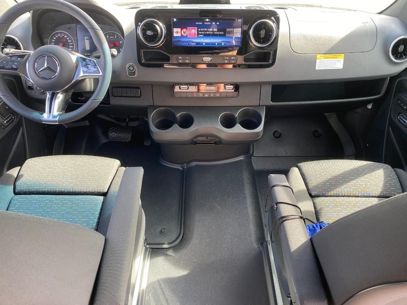 Mercedes-Benz Sprinter Cargo Van Vehicle Full-screen Gallery Image 7