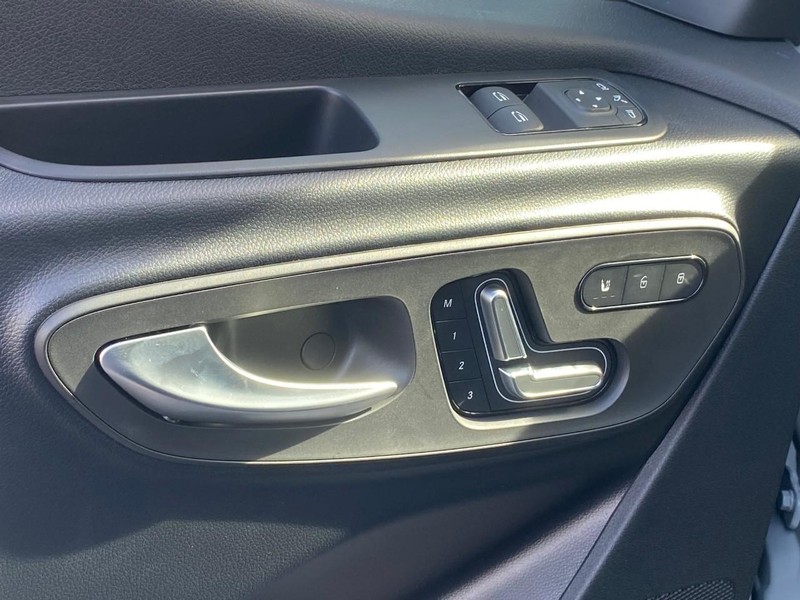 Mercedes-Benz Sprinter Cargo Van Vehicle Full-screen Gallery Image 11