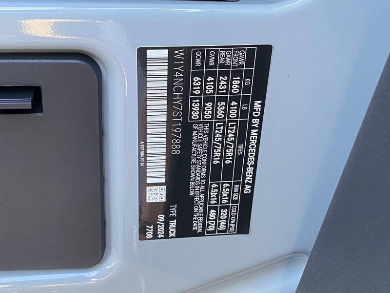 Mercedes-Benz Sprinter Cargo Van Vehicle Full-screen Gallery Image 17