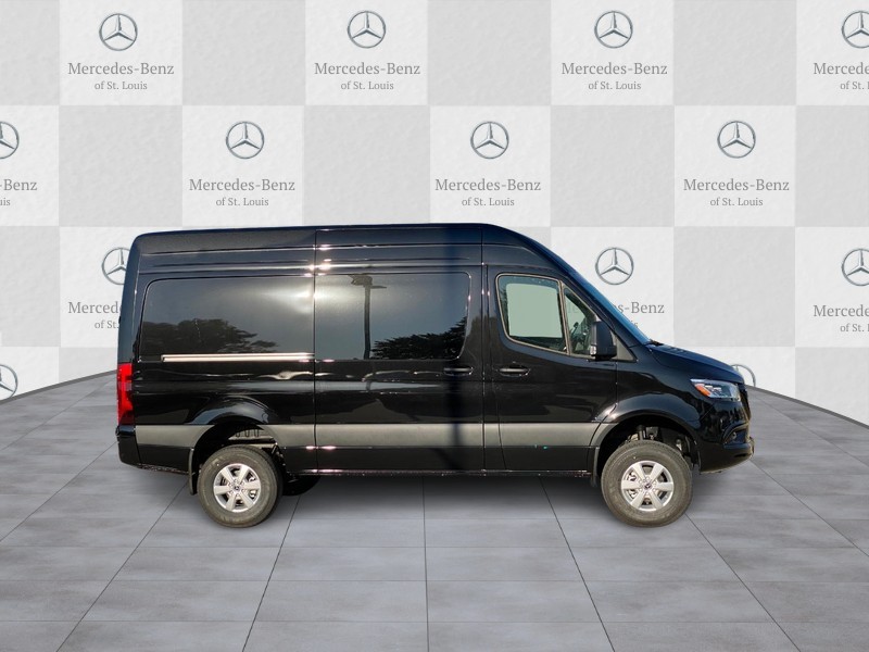 Mercedes-Benz Sprinter Van Vehicle Full-screen Gallery Image 2