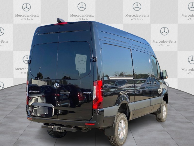 Mercedes-Benz Sprinter Van Vehicle Full-screen Gallery Image 3