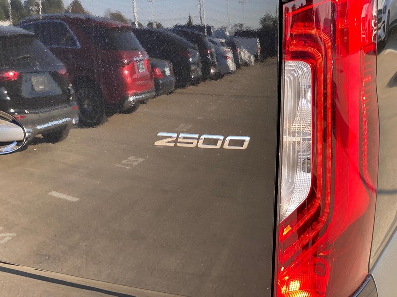 Mercedes-Benz Sprinter Van Vehicle Full-screen Gallery Image 5