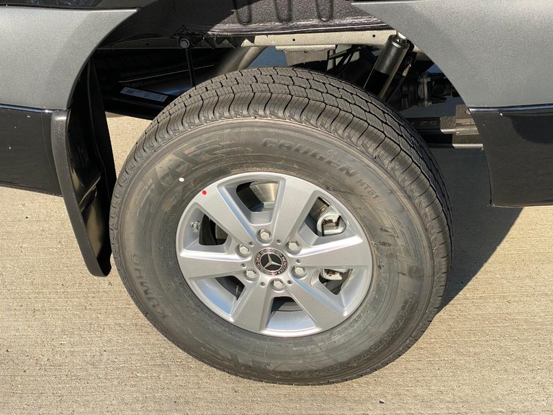 Mercedes-Benz Sprinter Van Vehicle Full-screen Gallery Image 6