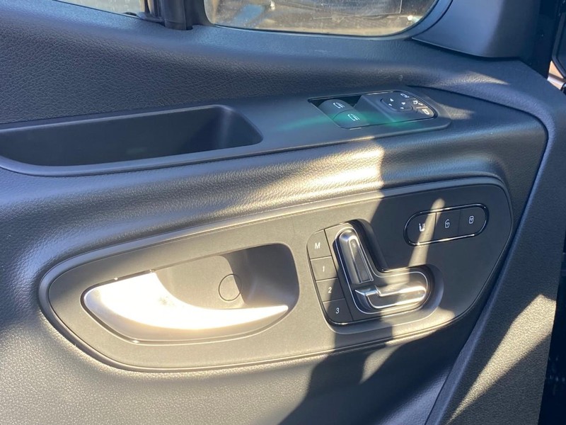 Mercedes-Benz Sprinter Van Vehicle Full-screen Gallery Image 7