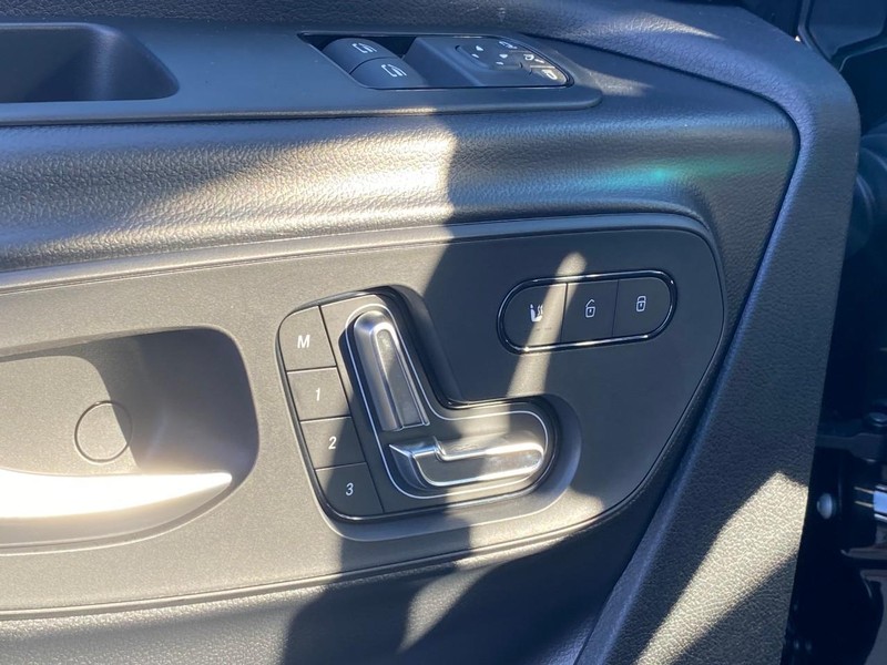 Mercedes-Benz Sprinter Van Vehicle Full-screen Gallery Image 8