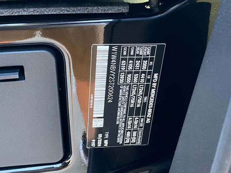 Mercedes-Benz Sprinter Van Vehicle Full-screen Gallery Image 13