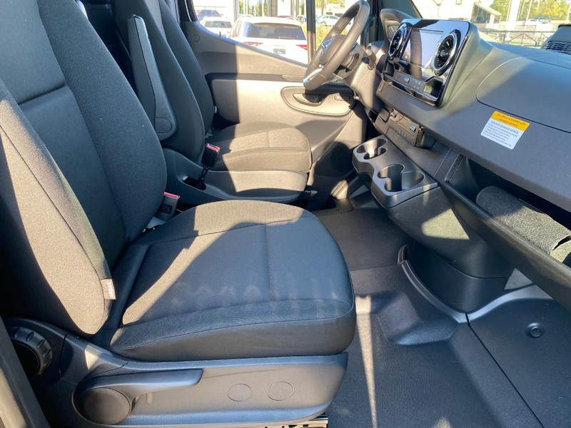 Mercedes-Benz Sprinter Cargo Van Vehicle Full-screen Gallery Image 8