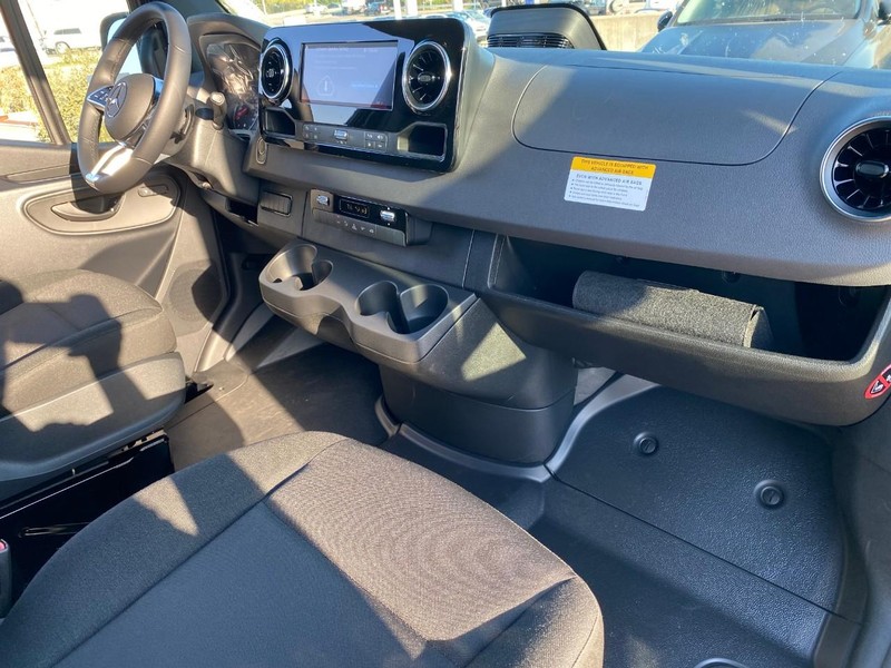 Mercedes-Benz Sprinter Cargo Van Vehicle Full-screen Gallery Image 9