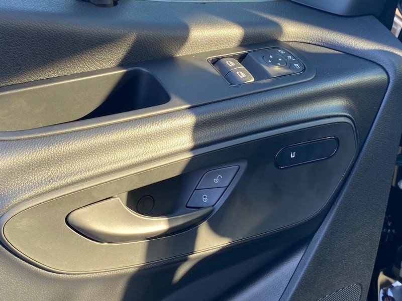 Mercedes-Benz Sprinter Cargo Van Vehicle Full-screen Gallery Image 10