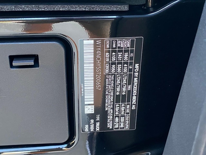 Mercedes-Benz Sprinter Cargo Van Vehicle Full-screen Gallery Image 15