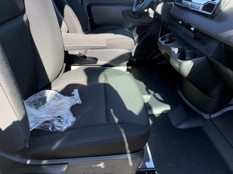 Mercedes-Benz Sprinter Cargo Van Vehicle Full-screen Gallery Image 7