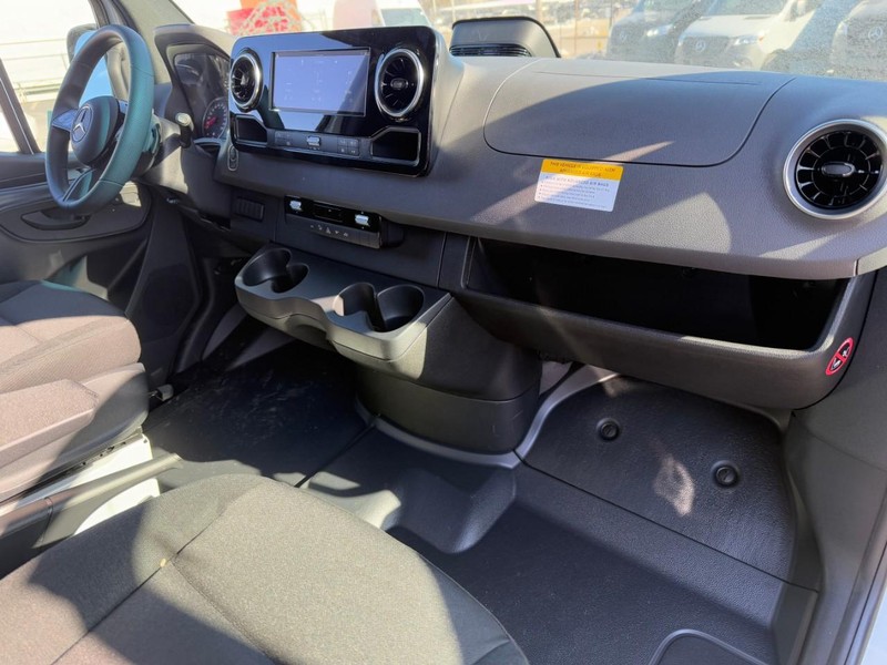 Mercedes-Benz Sprinter Cargo Van Vehicle Full-screen Gallery Image 8