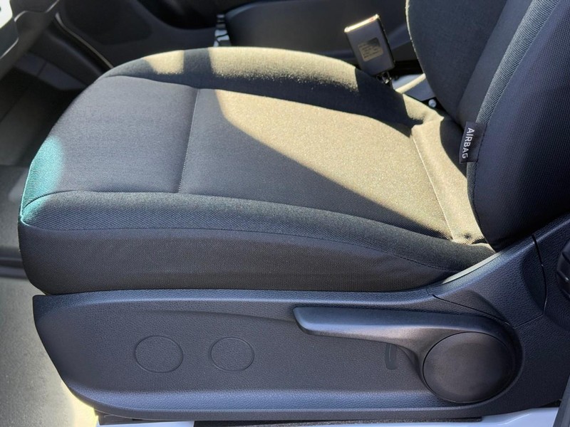 Mercedes-Benz Sprinter Cargo Van Vehicle Full-screen Gallery Image 11