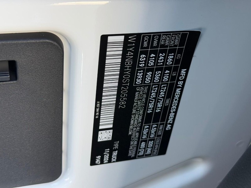 Mercedes-Benz Sprinter Cargo Van Vehicle Full-screen Gallery Image 15