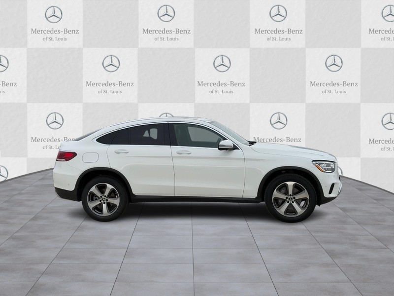 Mercedes-Benz GLC Vehicle Full-screen Gallery Image 2