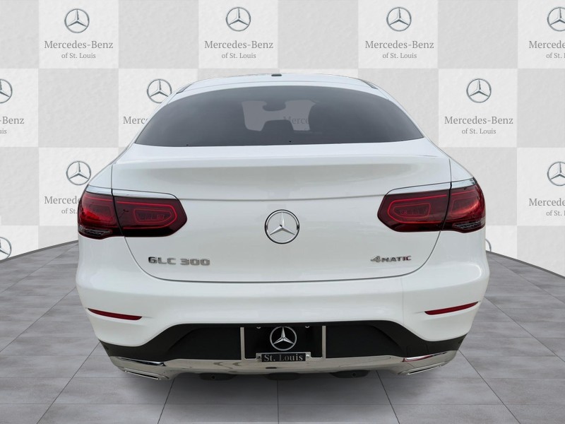 Mercedes-Benz GLC Vehicle Full-screen Gallery Image 8