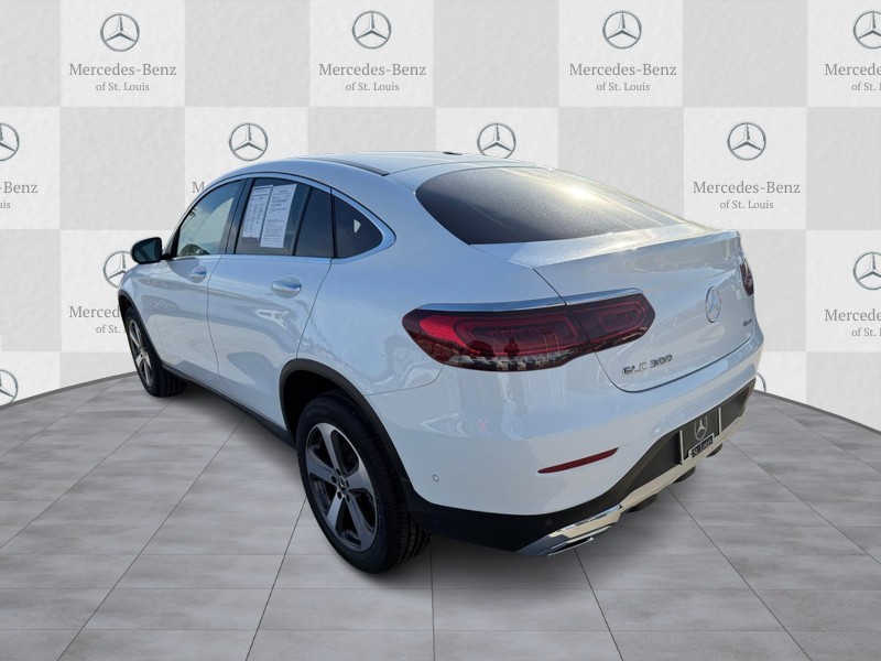 Mercedes-Benz GLC Vehicle Full-screen Gallery Image 5