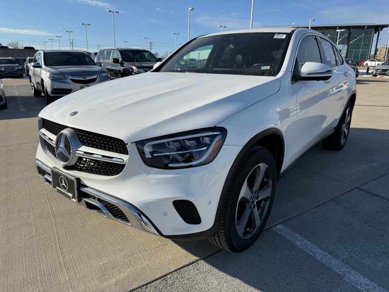 Mercedes-Benz GLC Vehicle Full-screen Gallery Image 9