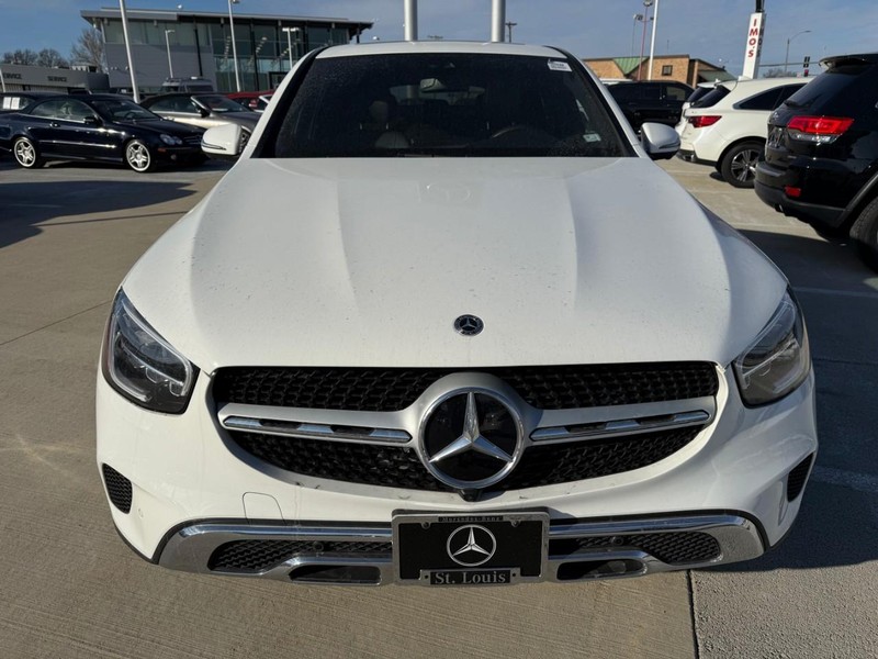 Mercedes-Benz GLC Vehicle Full-screen Gallery Image 10