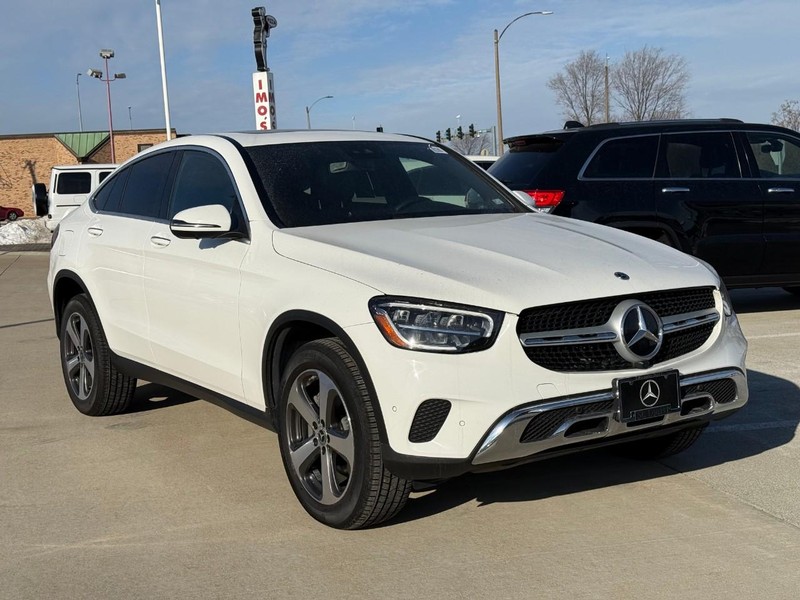 Mercedes-Benz GLC Vehicle Full-screen Gallery Image 12