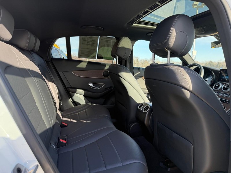 Mercedes-Benz GLC Vehicle Full-screen Gallery Image 13